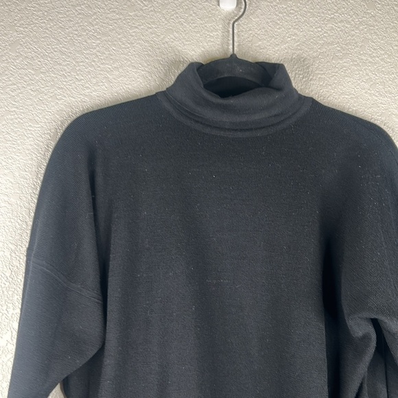 Vintage 100% Wool Black Long Sleeve Classic Minimalist Turtleneck Sweater Medium - Picture 2 of 4
